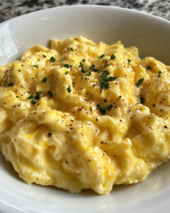 Discover everything about scrambled eggs: cooking techniques, variations, tips, and FAQs for the perfect breakfast dish! 